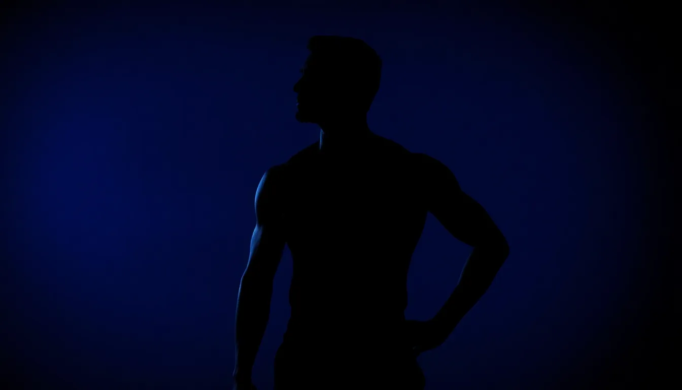 新しい服を試着して笑顔を見せる男性